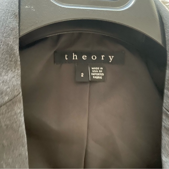 THEORY Sophisticated Silhouette: Blazer for Impeccable Style - Picture 2 of 3